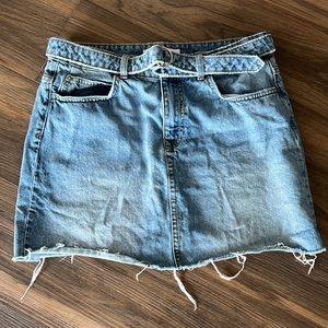 Zara medium jean shirt with pockets and belt